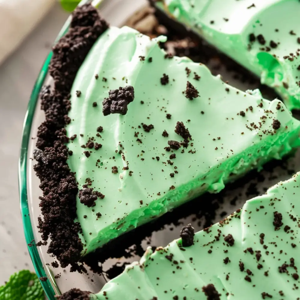 No Bake St. Patrick's Day Mint Chocolate Pie